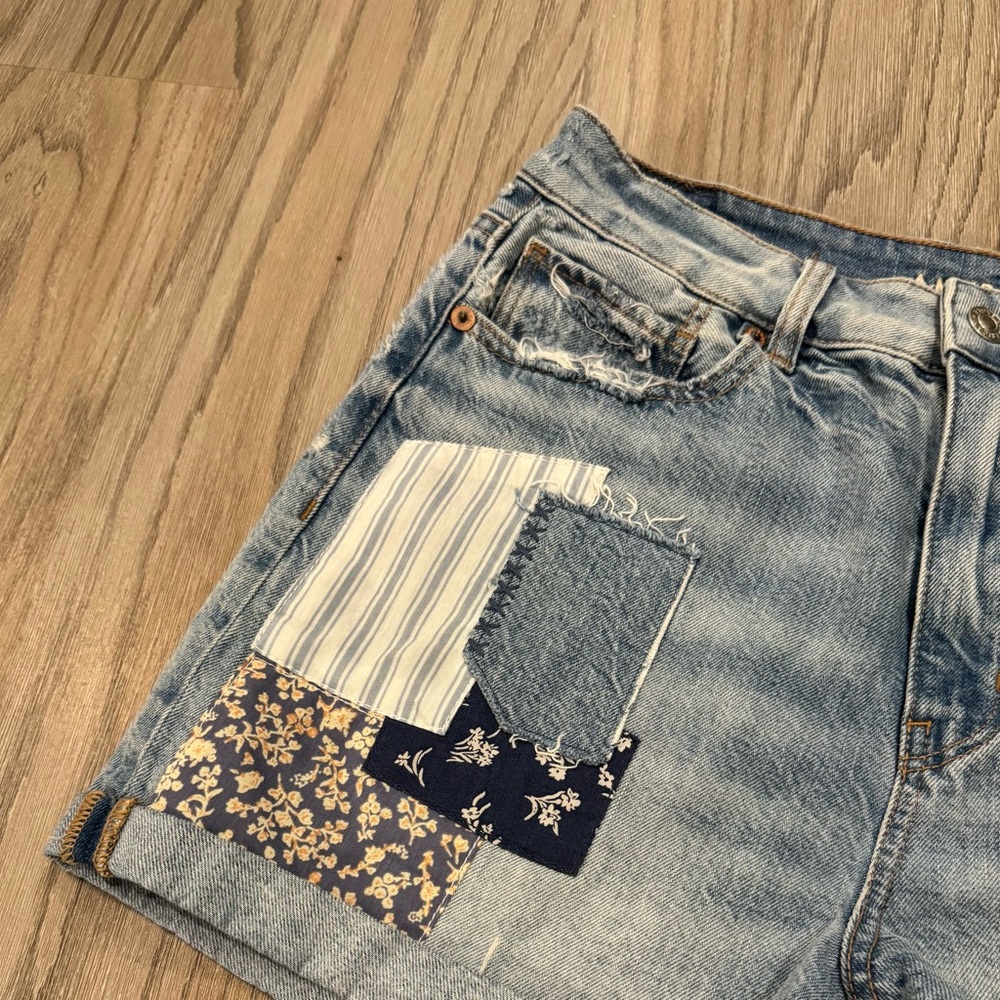 American Eagle Mom Short Patchwork Women's 10 Blue Jean Shorts - Picture 4 of 7